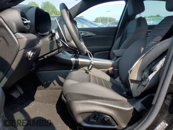 2024 Dodge Hornet R/T z VIN ZACPDFCWXR3A28795, wystawiony jako Copart lot #60538165 z przebiegiem Nie podano mil oraz Czysty tytuł • Clean title. Historia ofert i sprzedaży dostępna na DreamBid. Obrazek 7.