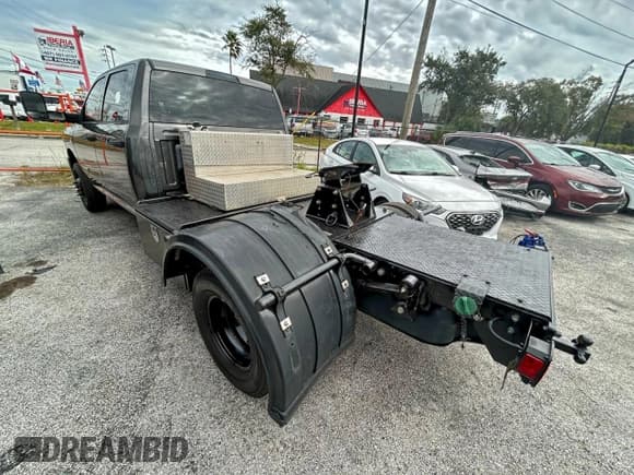 ✅ 2019 Ram 3500 Tradesman • VIN: 3C7WRSCL4KG661081 • Lot: 94827675. Wystawiony na Copart z przebiegiem 278 369 mil. Bezpłatny archiwum sprzedaży aukcyjnych z USA i szczegółowy raport historii pojazdu na DreamBid. Zdjęcie 3.