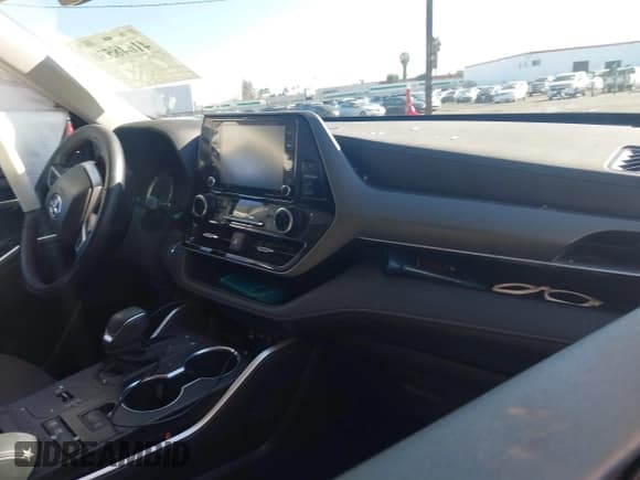 ✅ 2022 Toyota Highlander Hybrid LE • VIN: 5TDZARAH0NS516666 • Lot: 41648530. Wystawiony na IAAI z przebiegiem 63 588 mil. Bezpłatny archiwum sprzedaży aukcyjnych z USA i szczegółowy raport historii pojazdu na DreamBid. Zdjęcie 5.