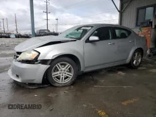 ✅ 2010 Dodge Avenger R/T • VIN: 1B3CC5FB6AN181945 • Lot: 43030325. Wystawiony na Copart z przebiegiem 97 771 mil. Bezpłatny archiwum sprzedaży aukcyjnych z USA i szczegółowy raport historii pojazdu na DreamBid. Zdjęcie 1.