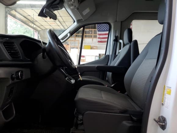 ✅ 2021 Ford Transit Passenger XL • VIN: 1FBAX2C83MKA31321 • Лот: 70137365. Опубликован ранее на Copart с пробегом 81 764 миль. Бесплатный доступ к архиву аукционных продаж из США и подробный отчёт об истории автомобиля на DreamBid. Изображение 7.