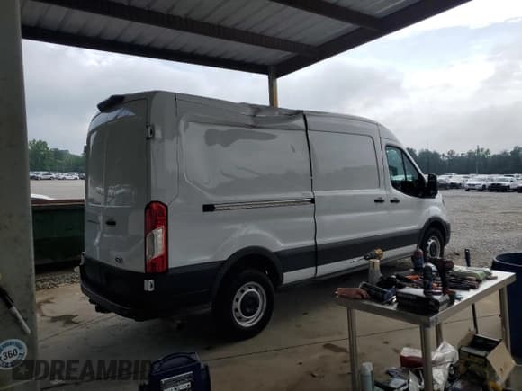 ✅ 2022 Ford Transit Cargo • VIN: 1FTBR1C8XNKA05854 • Лот: 57170555. Опубликован ранее на Copart с пробегом 119 996 миль. Бесплатный доступ к архиву аукционных продаж из США и подробный отчёт об истории автомобиля на DreamBid. Изображение 3.