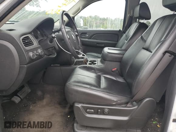 ✅ 2008 Chevrolet Suburban 3LT • VIN: 3GNFK163X8G276423 • Lot: 69371624. Wystawiony na Copart z przebiegiem 200 903 mil. Bezpłatny archiwum sprzedaży aukcyjnych z USA i szczegółowy raport historii pojazdu na DreamBid. Zdjęcie 7.