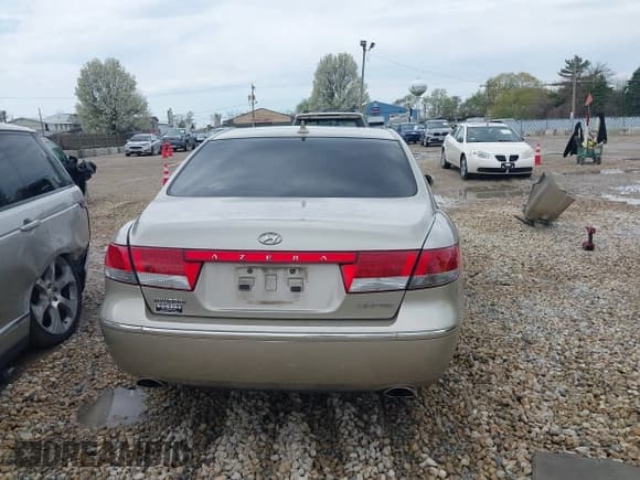 ✅ 2009 Hyundai Azera Limited • VIN: KMHFC46FX9A343230 • Lot: 42107823. Listed on IAAI with 26,319 mi. Free auction sales archive from the USA and detailed vehicle history report at DreamBid. Image 17.