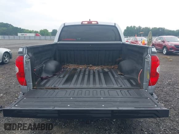 ✅ 2020 Toyota Tundra SR5 • VIN: 5TFDY5F1XLX954452 • Lot: 42357647. Listed on IAAI with 73,685 mi. Free auction sales archive from the USA and detailed vehicle history report at DreamBid. Image 18.