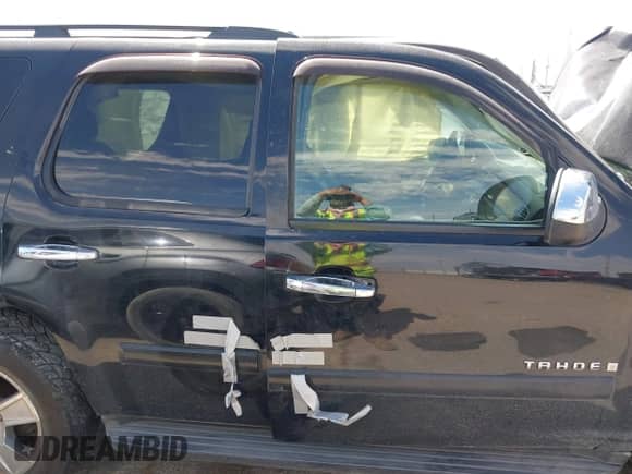 2008 Chevrolet Tahoe 2LT z VIN 1GNFC13JX8R107504, wystawiony jako IAAI lot #42058079 z przebiegiem Nie podano mil oraz . Historia ofert i sprzedaży dostępna na DreamBid. Obrazek 13.