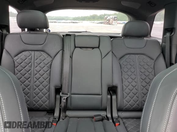 ✅ 2022 Audi SQ7 Prestige • VIN: WA1VWBF75ND000977 • Лот: 60737023. Опубликован ранее на Copart с пробегом 15 708 миль. Бесплатный доступ к архиву аукционных продаж из США и подробный отчёт об истории автомобиля на DreamBid. Изображение 10.