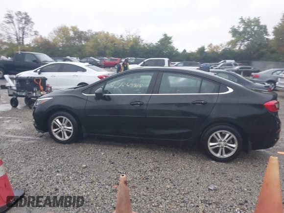 ✅ 2018 Chevrolet Cruze LT • VIN: 1G1BE5SM8J7234587 • Lot: 43569915. Wystawiony na IAAI z przebiegiem 72 947 mil. Bezpłatny archiwum sprzedaży aukcyjnych z USA i szczegółowy raport historii pojazdu na DreamBid. Zdjęcie 14.