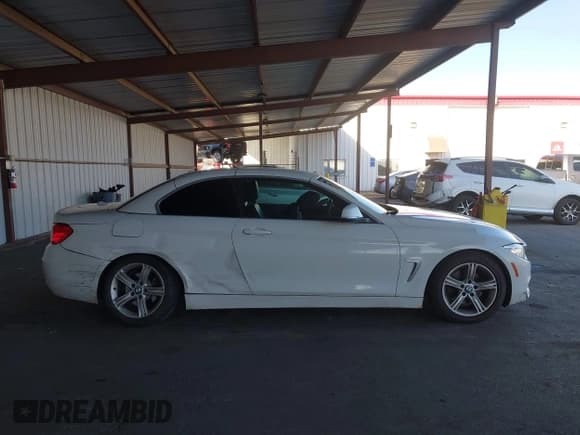 ✅ 2015 BMW 4 Series 428i • VIN: WBA3V7C58F5A24265 • Lot: 43418355. Wystawiony na IAAI z przebiegiem 99 358 mil. Bezpłatny archiwum sprzedaży aukcyjnych z USA i szczegółowy raport historii pojazdu na DreamBid. Zdjęcie 13.