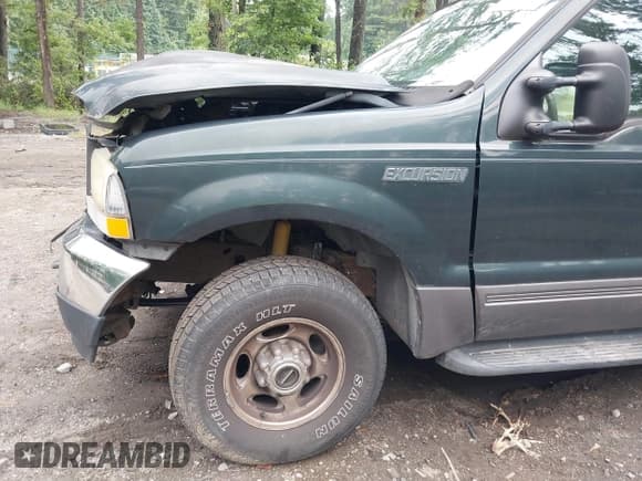 ✅ 2002 Ford Excursion Special Serv • VIN: 1FMNU41S52EA52744 • Lot: 42788655. Listed on IAAI with 197,289 mi. Free auction sales archive from the USA and detailed vehicle history report at DreamBid. Image 13.