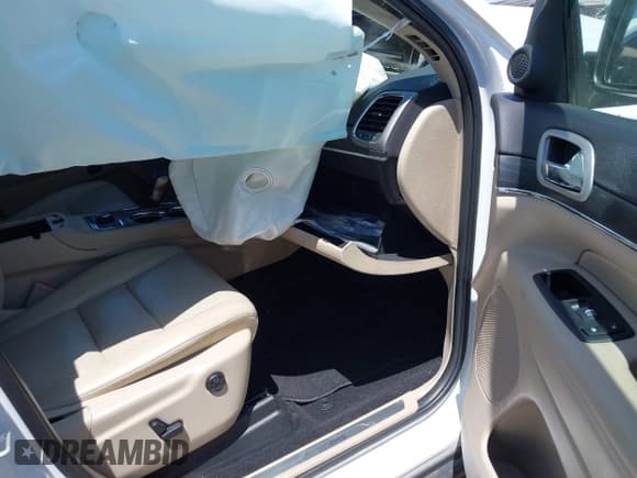 ✅ 2020 Jeep Grand Cherokee Limited X • VIN: 1C4RJFBG5LC388055 • Lot: 42120852. Listed on IAAI with 12,300 mi. Free auction sales archive from the USA and detailed vehicle history report at DreamBid. Image 5.