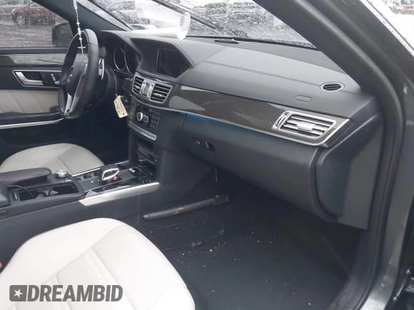 ✅ 2015 Mercedes-Benz E 63 AMG S-Model • VIN: WDDHF7GB4FB151119 • Лот: 42228942. Опубликован ранее на IAAI с пробегом 101 775 миль. Бесплатный доступ к архиву аукционных продаж из США и подробный отчёт об истории автомобиля на DreamBid. Изображение 5.