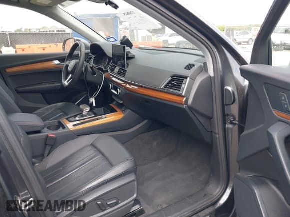 ✅ 2023 Audi Q5 S line Premium • VIN: WA1GAAFY8P2034467 • Lot: 42188731. Wystawiony na IAAI z przebiegiem 35 864 mil. Bezpłatny archiwum sprzedaży aukcyjnych z USA i szczegółowy raport historii pojazdu na DreamBid. Zdjęcie 5.