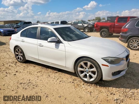 ✅ 2015 BMW 3 Series 328i • VIN: WBA3A5G51FNS82909 • Лот: 86053425. Опубликован ранее на Copart с пробегом Не указан. Бесплатный доступ к архиву аукционных продаж из США и подробный отчёт об истории автомобиля на DreamBid. Изображение 4.