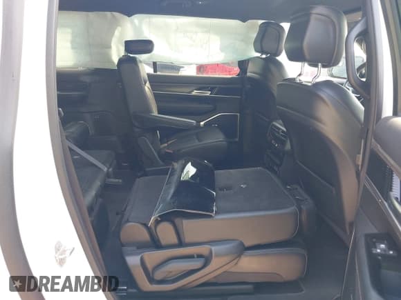 ✅ 2024 Jeep Wagoneer Series II • VIN: 1C4SJRBP3RS160105 • Lot: 43338433. Wystawiony na IAAI z przebiegiem 54 550 mil. Bezpłatny archiwum sprzedaży aukcyjnych z USA i szczegółowy raport historii pojazdu na DreamBid. Zdjęcie 8.