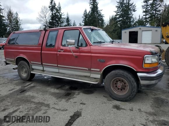 ✅ 1993 Ford F-150 • VIN: 1FTEX14H6PKB86844 • Lot: 52012705. Wystawiony na Copart z przebiegiem 127 784 mil. Bezpłatny archiwum sprzedaży aukcyjnych z USA i szczegółowy raport historii pojazdu na DreamBid. Zdjęcie 4.