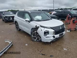 2023 Mitsubishi Outlander SEL z VIN JA4J3VA80PZ022027, wystawiony jako IAAI lot #42180028 z przebiegiem 13 676 mil mil oraz . Historia ofert i sprzedaży dostępna na DreamBid. Obrazek 1.