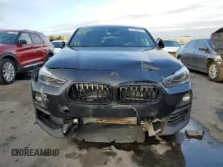 ✅ 2018 BMW X2 sDrive28i • VIN: WBXYJ3C30JEJ81762 • Lot: 37792413. Wystawiony na Copart z przebiegiem 24 683 mil. Bezpłatny archiwum sprzedaży aukcyjnych z USA i szczegółowy raport historii pojazdu na DreamBid. Zdjęcie 5.