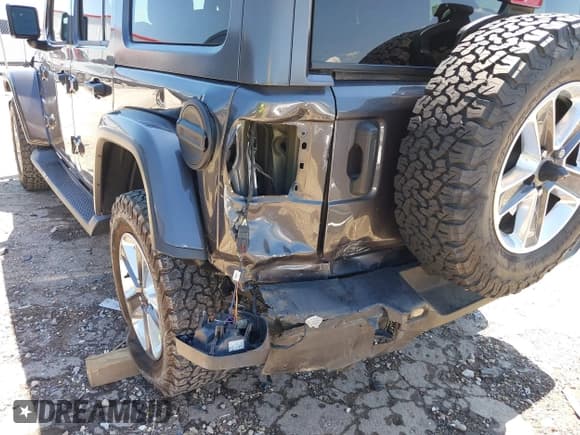 ✅ 2021 Jeep Wrangler Unlimited Sahara • VIN: 1C4HJXEN3MW592235 • Lot: 42690167. Listed on IAAI with 103,351 mi. Free auction sales archive from the USA and detailed vehicle history report at DreamBid. Image 6.