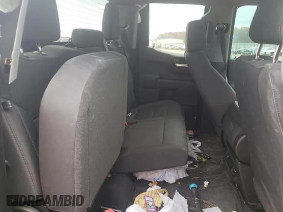 ✅ 2020 Chevrolet Silverado 1500 Custom • VIN: 1GCRWBEK1LZ225099 • Lot: 84474384. Wystawiony na Copart z przebiegiem 104 928 mil. Bezpłatny archiwum sprzedaży aukcyjnych z USA i szczegółowy raport historii pojazdu na DreamBid. Zdjęcie 10.