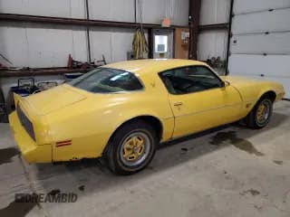 ✅ 1981 Pontiac Firebird • VIN: 1G2AT87H0BL111028 • Lot: 77801124. Wystawiony na Copart z przebiegiem 17 025 mil. Bezpłatny archiwum sprzedaży aukcyjnych z USA i szczegółowy raport historii pojazdu na DreamBid. Zdjęcie 3.
