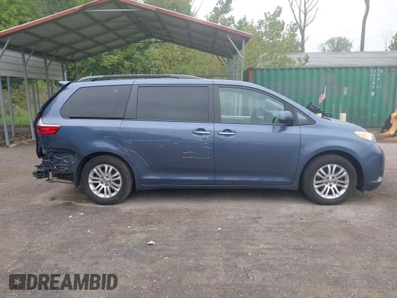 ✅ 2017 Toyota Sienna XLE Auto Access Seat • VIN: 5TDYZ3DC8HS836596 • Lot: 43187191. Listed on IAAI with 170,110 mi. Free auction sales archive from the USA and detailed vehicle history report at DreamBid. Image 13.