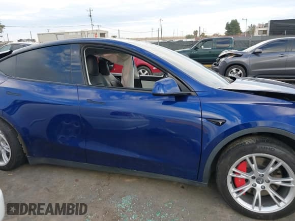 ✅ 2020 Tesla Model Y Long Range • VIN: 5YJYGDEE3LF023076 • Лот: 43672962. Опубликован ранее на IAAI с пробегом 115 271 миль. Бесплатный доступ к архиву аукционных продаж из США и подробный отчёт об истории автомобиля на DreamBid. Изображение 12.