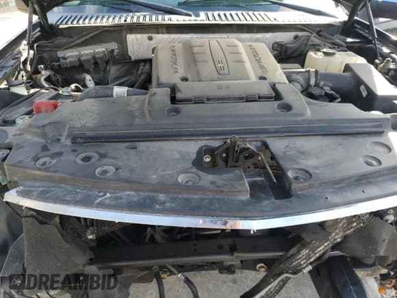 ✅ 2014 Lincoln Navigator • VIN: 5LMJJ3J5XEEL06994 • Lot: 91523045. Listed on Copart with 200,476 mi. Free auction sales archive from the USA and detailed vehicle history report at DreamBid. Image 12.