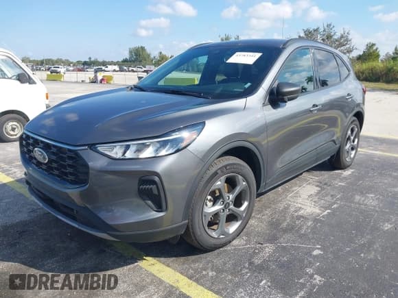 ✅ 2025 Ford Escape ST-Line • VIN: 1FMCU0MN0SUA09831 • Лот: 43783341. Опубликован ранее на IAAI с пробегом 18 245 миль. Бесплатный доступ к архиву аукционных продаж из США и подробный отчёт об истории автомобиля на DreamBid. Изображение 2.