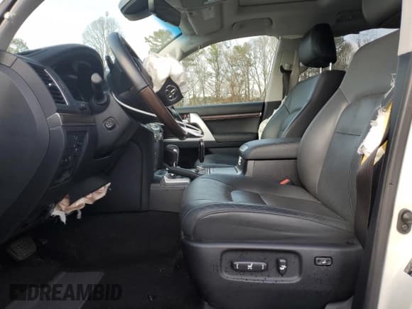 ✅ 2021 Toyota Land Cruiser • VIN: JTMCY7AJ8M4103848 • Lot: 89397515. Listed on Copart with 40,768 mi. Free auction sales archive from the USA and detailed vehicle history report at DreamBid. Image 7.