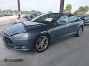 ✅ 2013 Tesla Model S • VIN: 5YJSA1CN7DFP05324 • Lot: 43893560. Wystawiony na IAAI z przebiegiem 89 772 mil. Bezpłatny archiwum sprzedaży aukcyjnych z USA i szczegółowy raport historii pojazdu na DreamBid. Zdjęcie 19.
