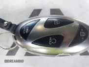 ✅ 2024 Hyundai Santa Fe SE • VIN: 5NMP14GL2RH038880 • Lot: 43404734. Wystawiony na IAAI z przebiegiem 18 561 mil. Bezpłatny archiwum sprzedaży aukcyjnych z USA i szczegółowy raport historii pojazdu na DreamBid. Zdjęcie 11.