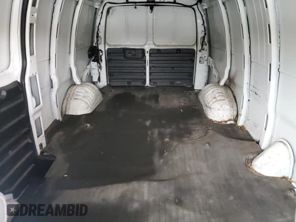 ✅ 2018 Chevrolet Express Cargo • VIN: 1GCWGBFP1J1340565 • Lot: 82257055. Listed on Copart with 228,369 mi. Free auction sales archive from the USA and detailed vehicle history report at DreamBid. Image 10.