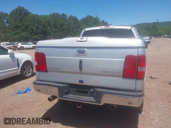 ✅ 2006 Lincoln Mark LT • VIN: 5LTPW18596FJ19302 • Лот: 42311841. Опубликован ранее на IAAI с пробегом 320 779 миль. Бесплатный доступ к архиву аукционных продаж из США и подробный отчёт об истории автомобиля на DreamBid. Изображение 16.