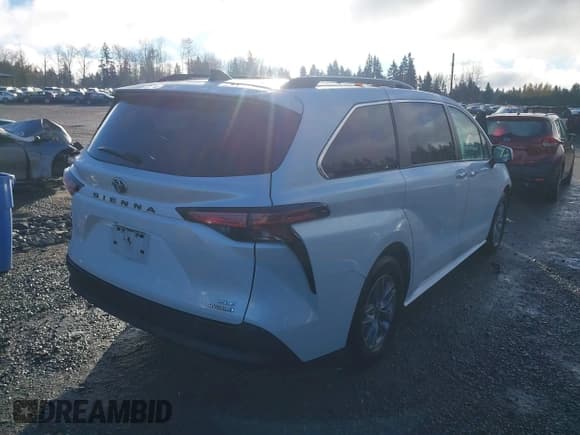 ✅ 2022 Toyota Sienna XLE • VIN: 5TDJRKEC5NS096236 • Lot: 43799283. Listed on IAAI with 63,482 mi. Free auction sales archive from the USA and detailed vehicle history report at DreamBid. Image 4.