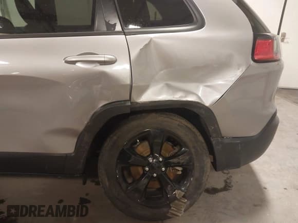 ✅ 2019 Jeep Cherokee Latitude Plus • VIN: 1C4PJMLX2KD427395 • Лот: 41586532. Опубликован ранее на IAAI с пробегом 84 033 миль. Бесплатный доступ к архиву аукционных продаж из США и подробный отчёт об истории автомобиля на DreamBid. Изображение 6.