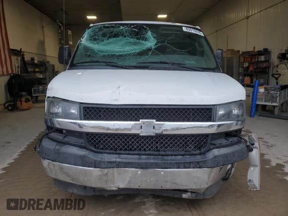 ✅ 2019 Chevrolet Express Passenger LT • VIN: 1GAZGPFG7K1187145 • Lot: 85919295. Wystawiony na Copart z przebiegiem 81 677 mil. Bezpłatny archiwum sprzedaży aukcyjnych z USA i szczegółowy raport historii pojazdu na DreamBid. Zdjęcie 5.