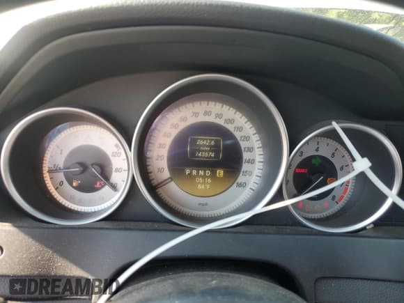 ✅ 2012 Mercedes-Benz C 250 • VIN: WDDGJ4HB4CF746693 • Lot: 67816465. Wystawiony na Copart z przebiegiem 143 574 mil. Bezpłatny archiwum sprzedaży aukcyjnych z USA i szczegółowy raport historii pojazdu na DreamBid. Zdjęcie 9.