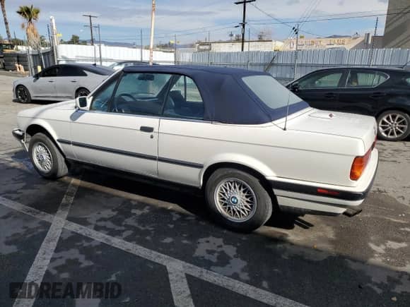 1991 BMW 3 Series z VIN WBABB2318MEC26069, wystawiony jako Copart lot #42630475 z przebiegiem 202 634 mil mil oraz Szkoda całkowita • Salvage title. Historia ofert i sprzedaży dostępna na DreamBid. Obrazek 2.