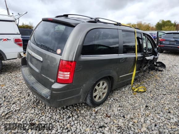 ✅ 2010 Chrysler Town & Country Touring Plus • VIN: 2A4RR8D10AR392915 • Lot: 86227995. Wystawiony na Copart z przebiegiem Nie podano. Bezpłatny archiwum sprzedaży aukcyjnych z USA i szczegółowy raport historii pojazdu na DreamBid. Zdjęcie 3.