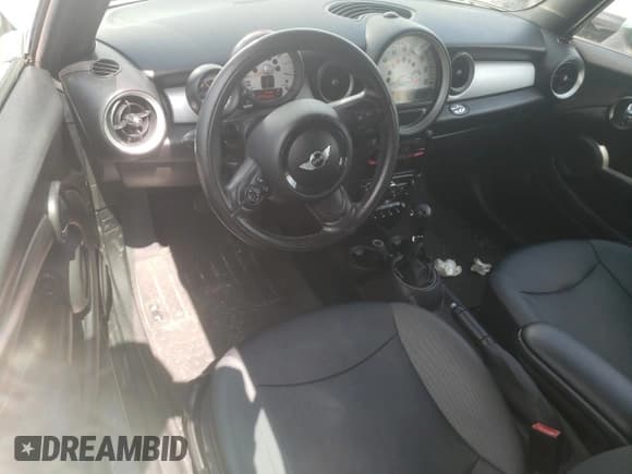 ✅ 2012 MINI Convertible • VIN: WMWZN3C5XCT134595 • Lot: 52752455. Wystawiony na Copart z przebiegiem 145 915 mil. Bezpłatny archiwum sprzedaży aukcyjnych z USA i szczegółowy raport historii pojazdu na DreamBid. Zdjęcie 8.