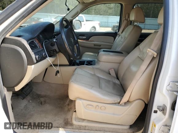 ✅ 2007 Chevrolet Suburban LT • VIN: 1GNFK16327J314174 • Lot: 75510724. Wystawiony na Copart z przebiegiem 238 415 mil. Bezpłatny archiwum sprzedaży aukcyjnych z USA i szczegółowy raport historii pojazdu na DreamBid. Zdjęcie 7.