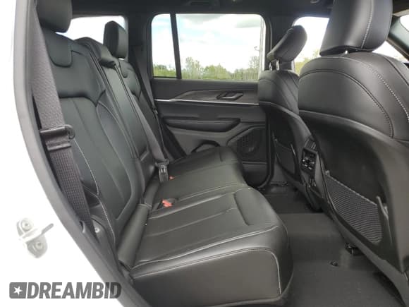 ✅ 2025 Jeep Grand Cherokee Limited • VIN: 1C4RJHBGXS8647927 • Lot: 70165945. Listed on Copart with 3,837 mi. Free auction sales archive from the USA and detailed vehicle history report at DreamBid. Image 11.