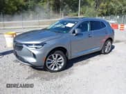 ✅ 2023 Buick Envision Avenir • VIN: LRBFZSR4XPD072276 • Lot: 43233872. Wystawiony na IAAI z przebiegiem 18 313 mil. Bezpłatny archiwum sprzedaży aukcyjnych z USA i szczegółowy raport historii pojazdu na DreamBid. Zdjęcie 20.