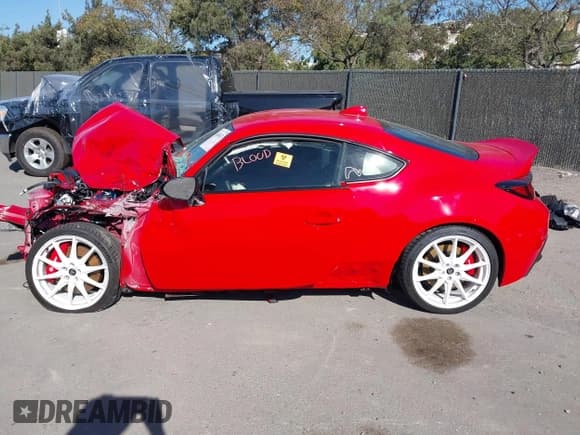 ✅ 2025 Toyota 86 Premium • VIN: JF1ZNBE14S8758293 • Lot: 43656673. Listed on IAAI with 1,044 mi. Free auction sales archive from the USA and detailed vehicle history report at DreamBid. Image 14.