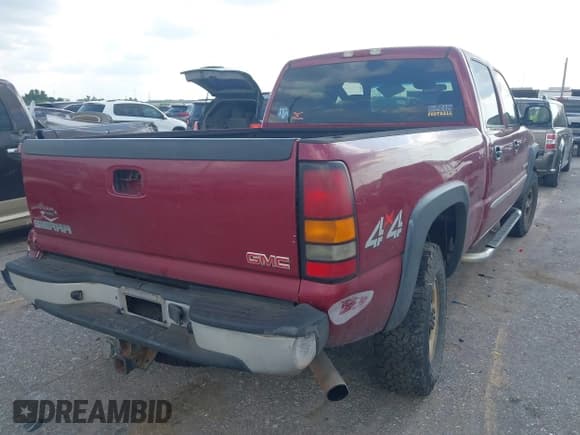 ✅ 2005 GMC Sierra 2500HD SLT • VIN: 1GTHK23U45F802871 • Lot: 42928403. Listed on IAAI with 304,156 mi. Free auction sales archive from the USA and detailed vehicle history report at DreamBid. Image 4.