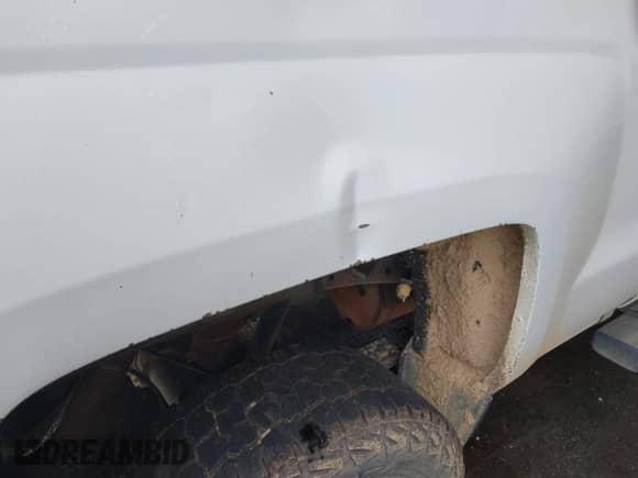 2016 Chevrolet Silverado 2500HD LT z VIN 1GC1KVEG9GF129704, wystawiony jako IAAI lot #43504239 z przebiegiem 230 456 mil mil oraz . Historia ofert i sprzedaży dostępna na DreamBid. Obrazek 6.