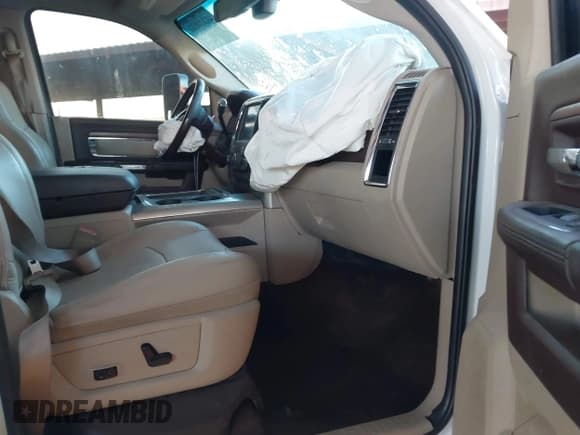 ✅ 2018 Ram 2500 Laramie • VIN: 3C6UR5FL0JG115269 • Lot: 41310111. Wystawiony na IAAI z przebiegiem 134 756 mil. Bezpłatny archiwum sprzedaży aukcyjnych z USA i szczegółowy raport historii pojazdu na DreamBid. Zdjęcie 5.