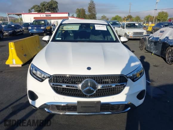 ✅ 2024 Mercedes-Benz GLC 300 • VIN: W1NKM4HBXRF199040 • Lot: 43483656. Wystawiony na IAAI z przebiegiem 10 398 mil. Bezpłatny archiwum sprzedaży aukcyjnych z USA i szczegółowy raport historii pojazdu na DreamBid. Zdjęcie 12.