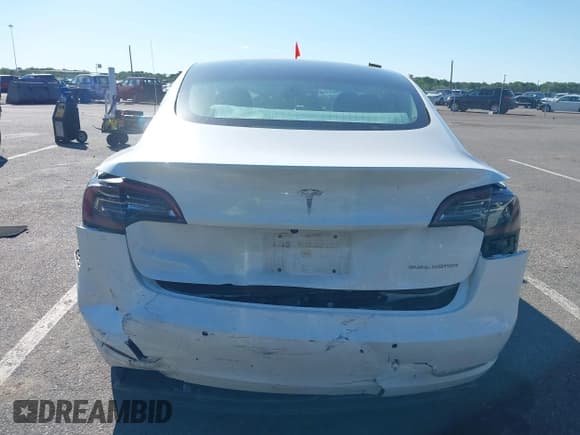 ✅ 2018 Tesla Model 3 Long Range Battery • VIN: 5YJ3E1EB7JF108455 • Lot: 42295925. Wystawiony na IAAI z przebiegiem 81 319 mil. Bezpłatny archiwum sprzedaży aukcyjnych z USA i szczegółowy raport historii pojazdu na DreamBid. Zdjęcie 15.